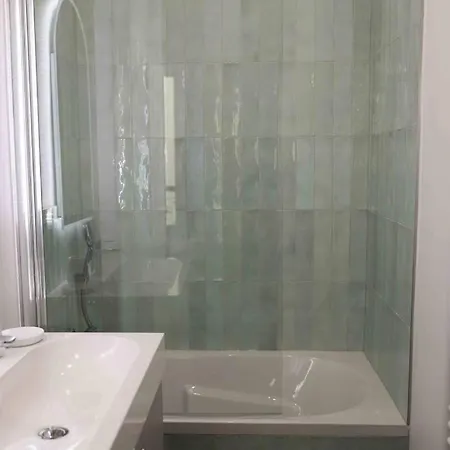 Charming 3 Bedroom Haussmannien In 17th