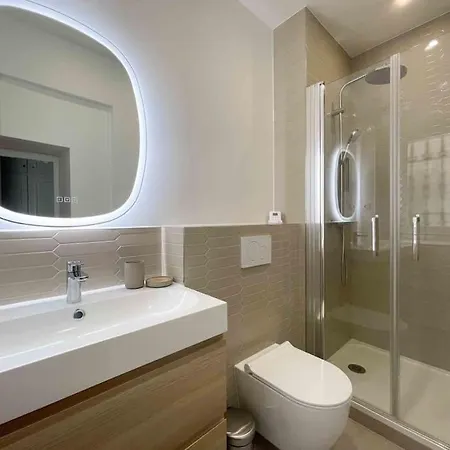 Charming 3 Bedroom Haussmannien In 17th Apartman