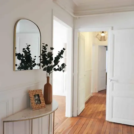 Apartman Charming 3 Bedroom Haussmannien In 17th Párizs