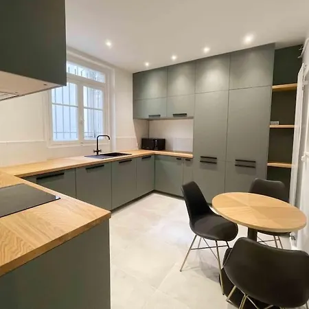 Charming 3 Bedroom Haussmannien In 17th